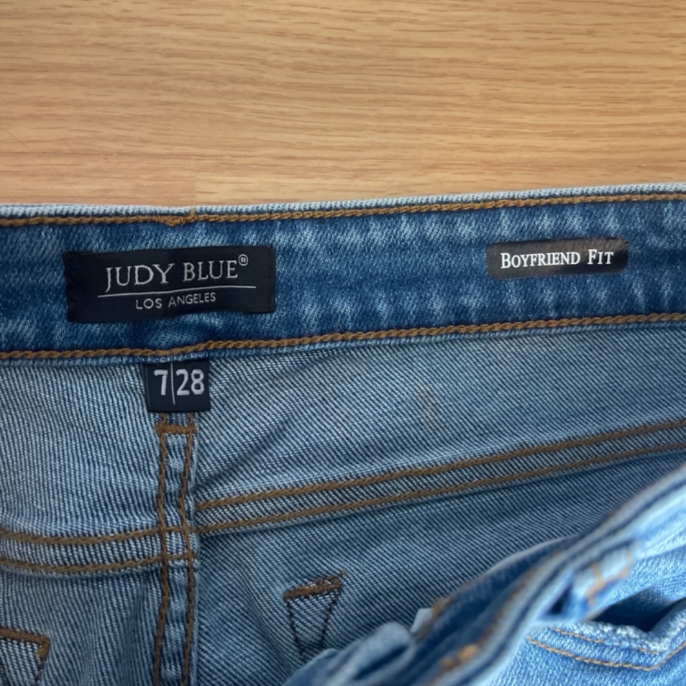 Judy Blue Stretch Boyfriend Fit Distressed Skinny Jeans - Picture 5 of 9